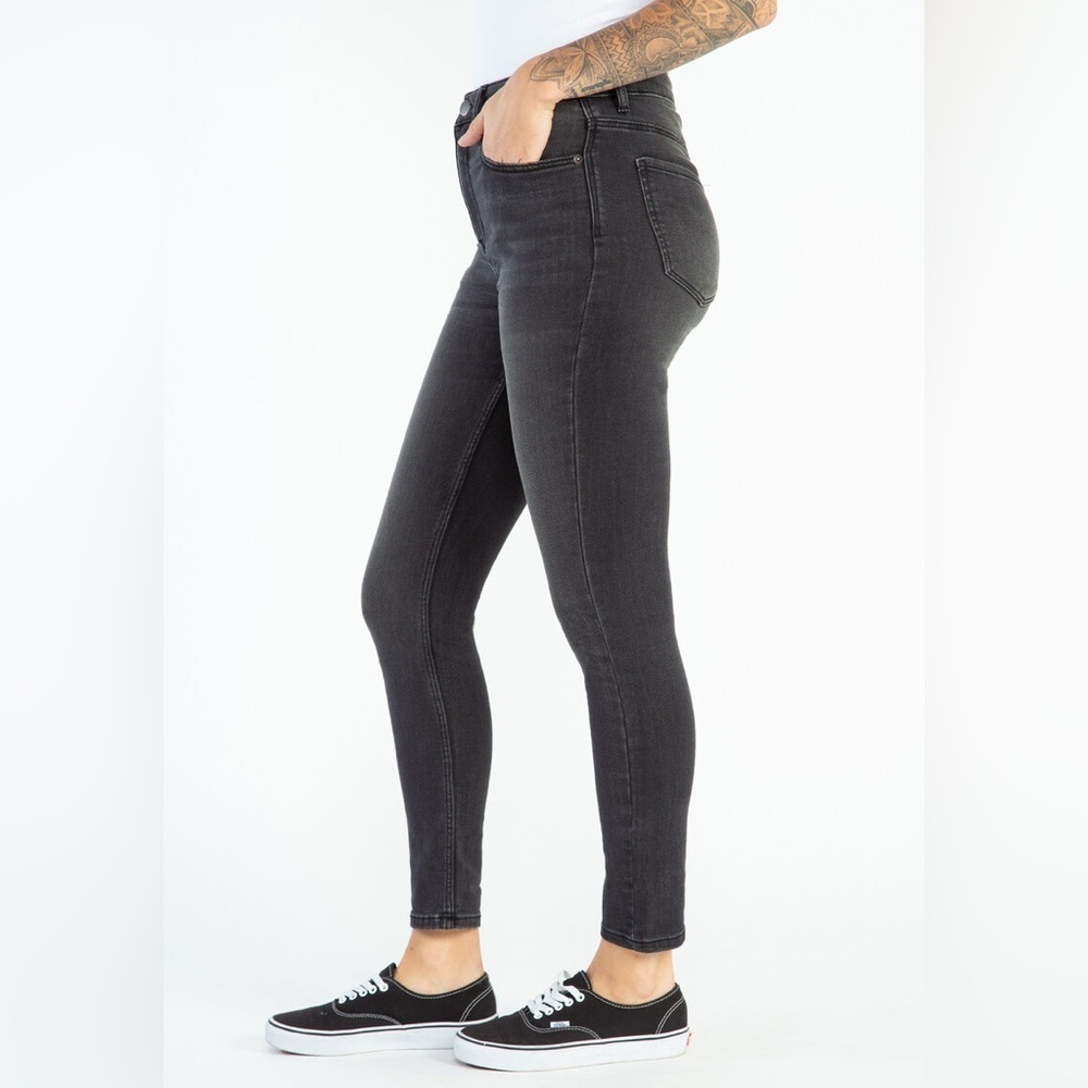 Everlane Ankle Crop Skinny Jeans in Washed Black